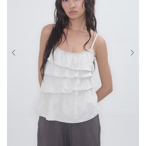 익스파이어드걸 UNBALANCED FRILL CAMI MIST