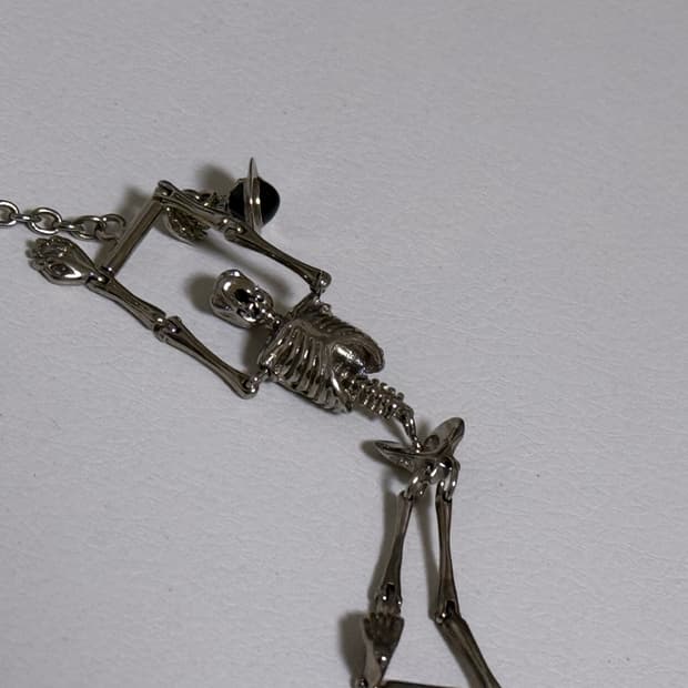 비비안웨스트우드 스켈레톤 해골 팔찌