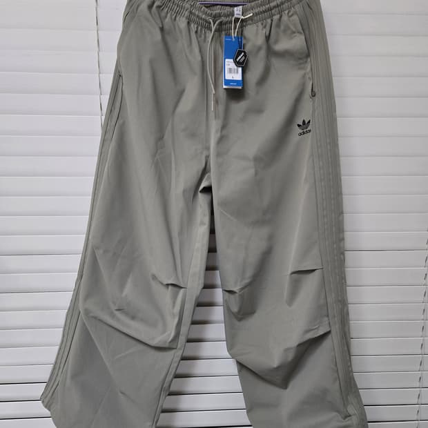 아디다스 파라슈트 팬츠 