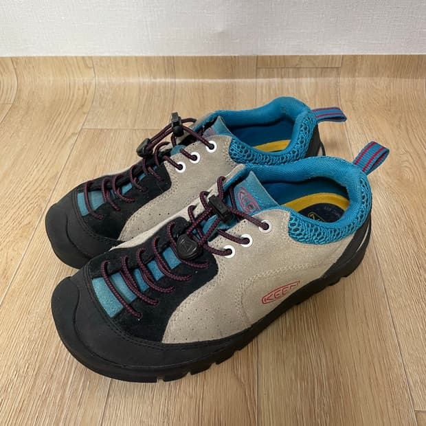 킨 KEEN 스웨이드 운동화 240