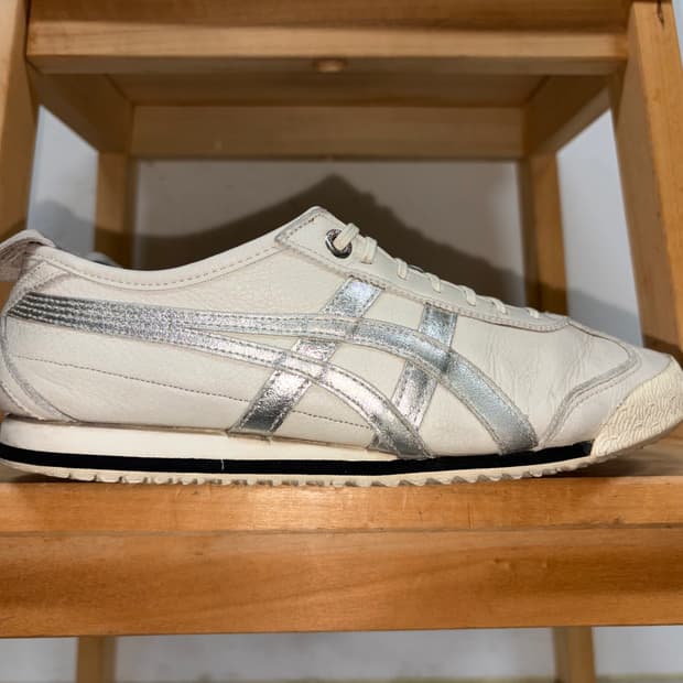 오니츠카타이거 스니커즈 230