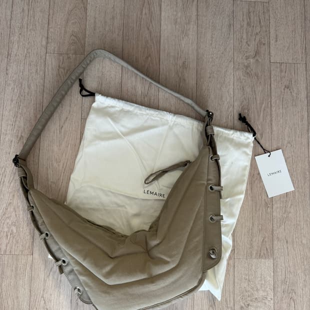 르메르 소프트 게임백 스몰 베이지 상태좋음