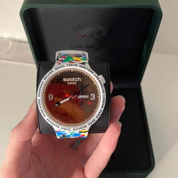 스와치 X 베이프 빅볼드 시계