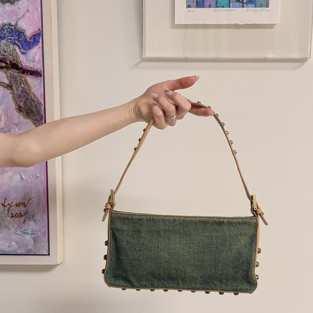 펜디 데님 스터드 숄더백