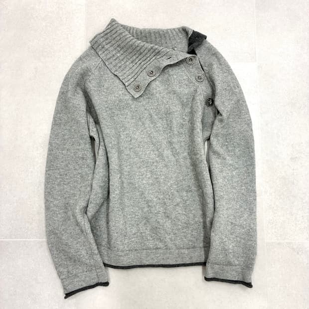 사이드 단추 니트