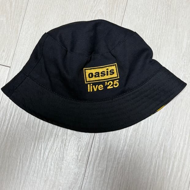 오아시스 라이브25 VIP 머천다이즈 리버시블 버킷햇