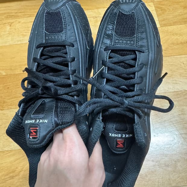 나이키 샥스 R4 블랙