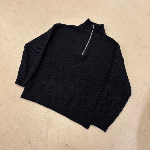 트릴리온 하프집업 니트