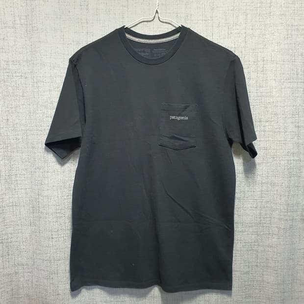 파타고니아 레귤러핏 포켓 반팔 티셔츠 블랙 