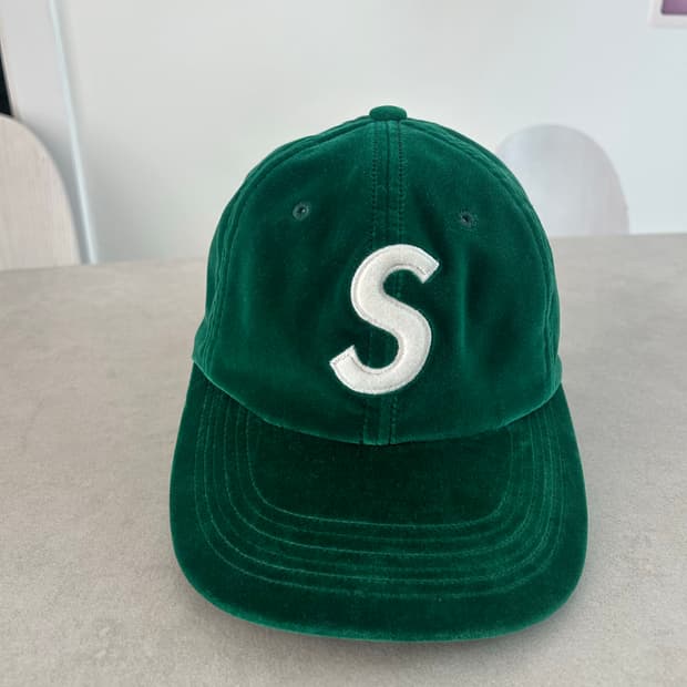슈프림 벨벳 S로고 6패널 캡 그린