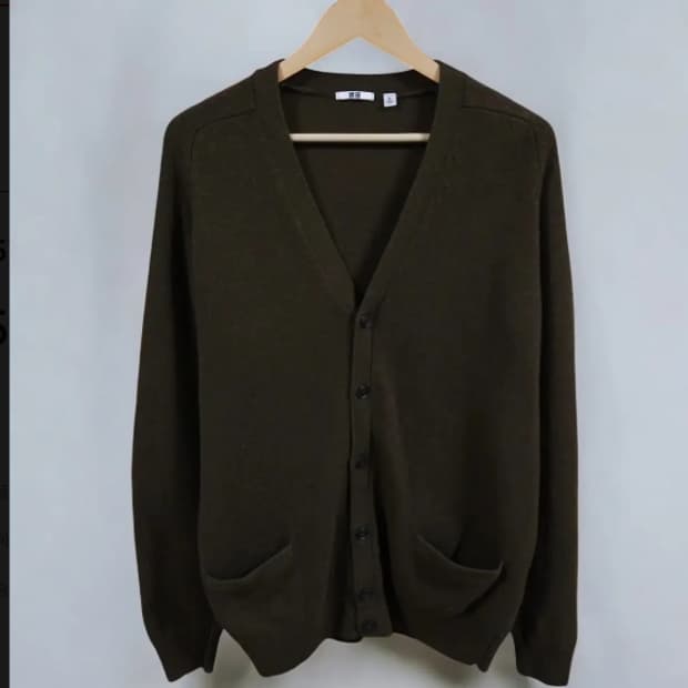 105)유니클로 울 가디건 카키