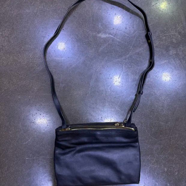 타임옴므 멀티 레이어 지퍼 소가죽 레더 크로스백 가방