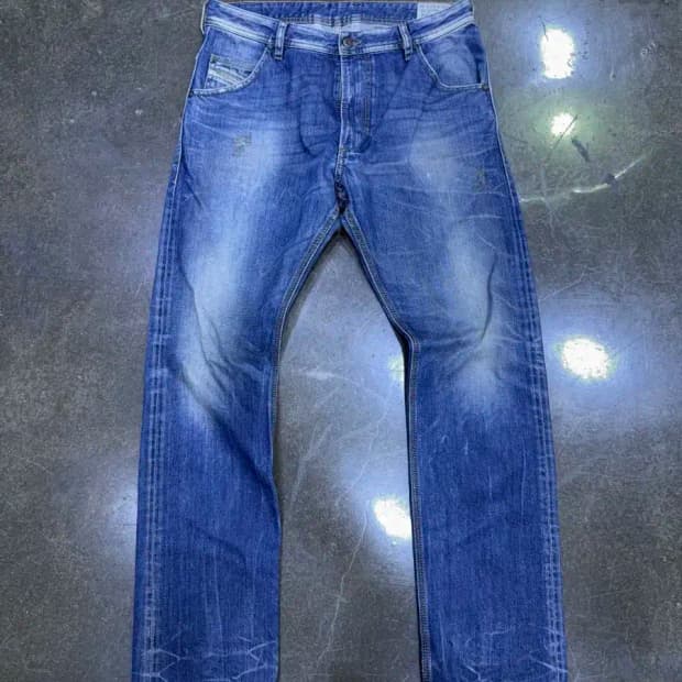 디젤 크룰리 빈티지 워싱 데미지 레귤러 슬림 데님팬츠 32