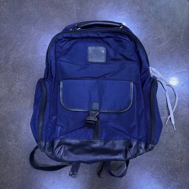 코치 보야지 백팩 네이비 가방