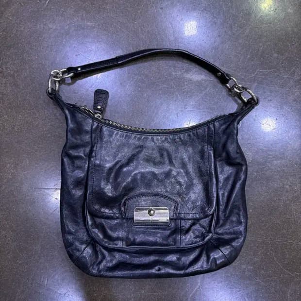 코치 크리스틴 레더 호보 숄더백