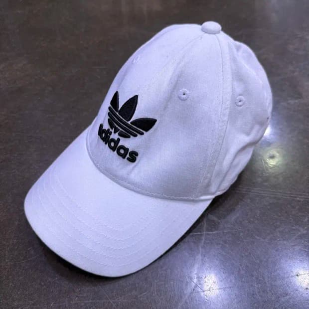아디다스 오리지널 트레포일 자수 볼캡 화이트
