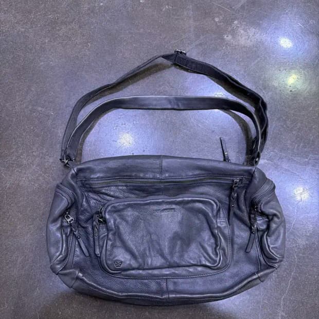 쟈딕앤볼테르 멀티 포켓 유틸리티 레더 그레이 숄더 크로스백