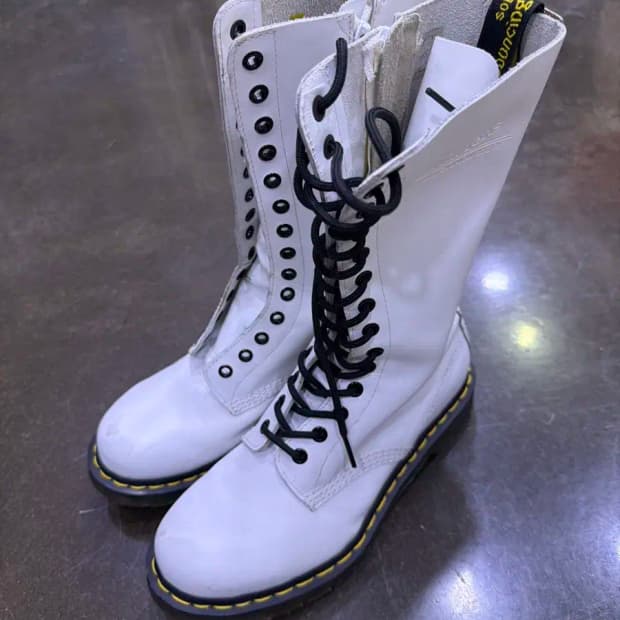 닥터마틴 1914W 14홀 지퍼 부츠 워커 화이트 250