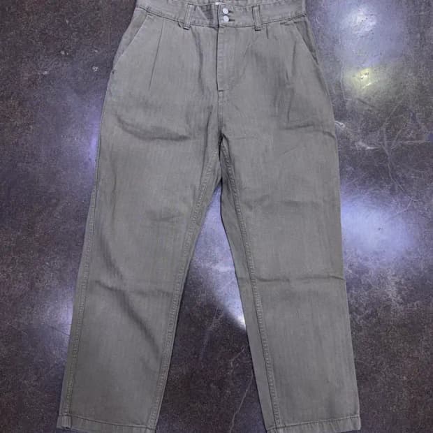 어나더오피스 헤링본 핀턱 오피서 팬츠 올리브 1사이즈