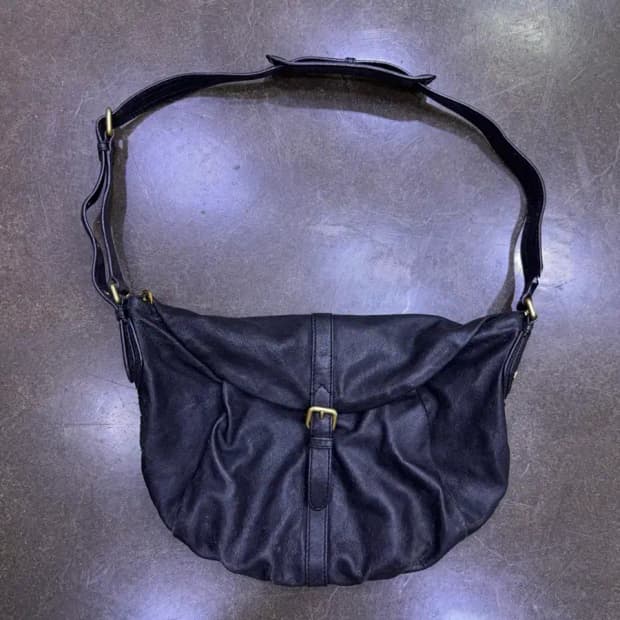 마크 바이 마크제이콥스 펄스 크로스백 레더 블랙 골드 가방