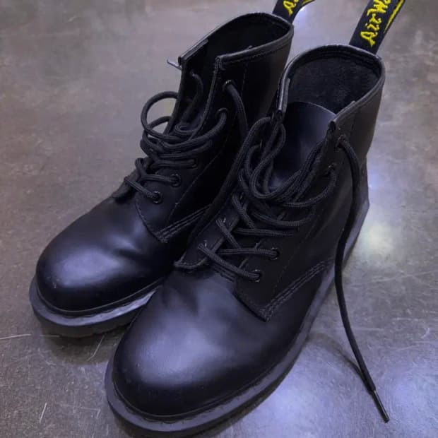 닥터마틴 10064 워커 부츠 6홀 블랙 240