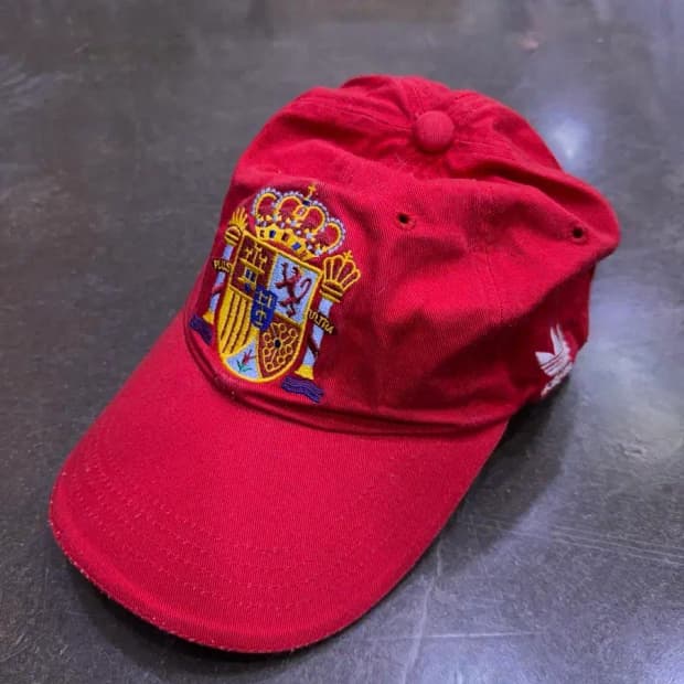 아디다스 오리지널 스페인 국가대표 엠블럼 볼캡 레드