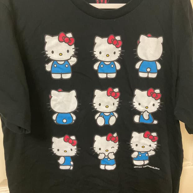 유니클로 키티 반팔