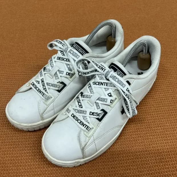 데상트 스탬핑 스니커즈 운동화 255 G06819