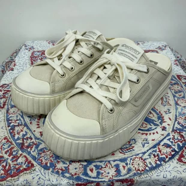 디스커버리 아이보리 뮬 신발 250 E00069