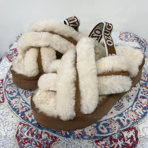 어그 UGG 스트랩 플랫폼 슬리퍼 245 E00281