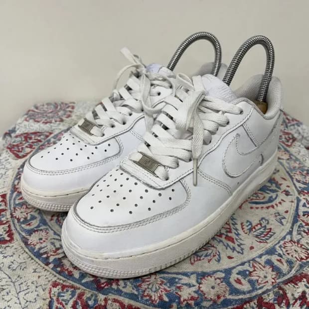 나이키 에어포스 1 로우 화이트 올백 스니커즈 240 E00321