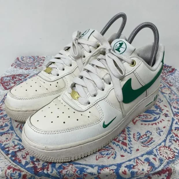 나이키 에어포스 1 07 SE 40주년 스니커즈 235 E00445