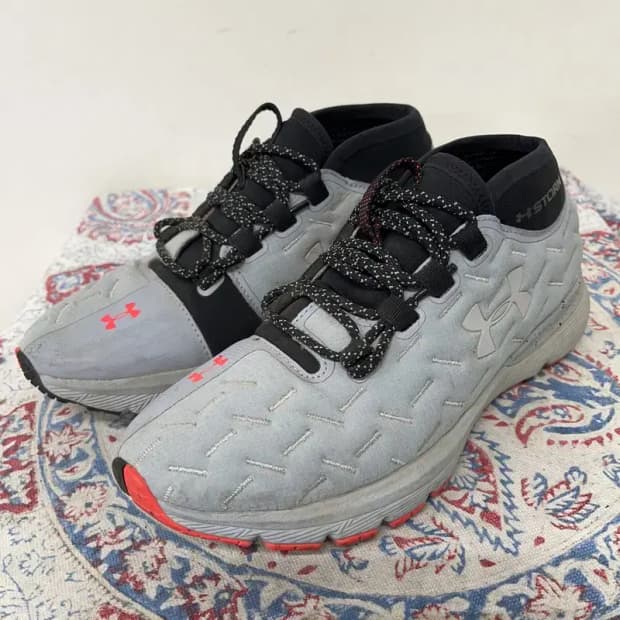 언더아머 차지드 리액터 런 런닝화 운동화 240 E00519