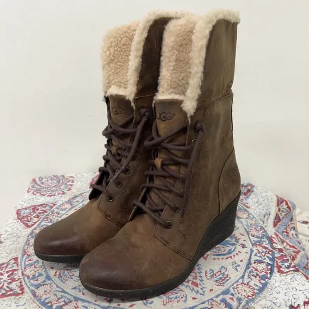 어그 UGG 다크브라운 앵클부츠 양털부츠 240 E00617