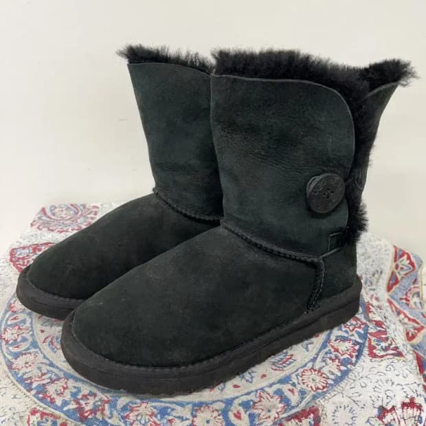 어그 UGG 베일리 버튼 어그부츠 230 E00621