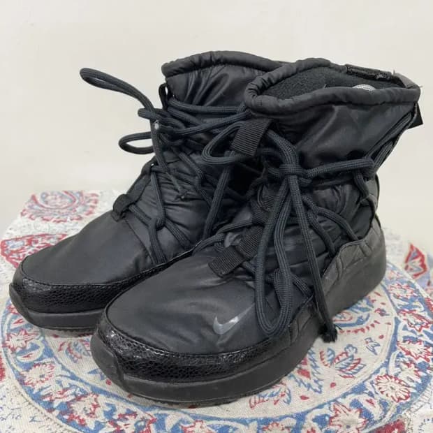 나이키 탄준 하이라이즈 패딩 부츠 250 E00649