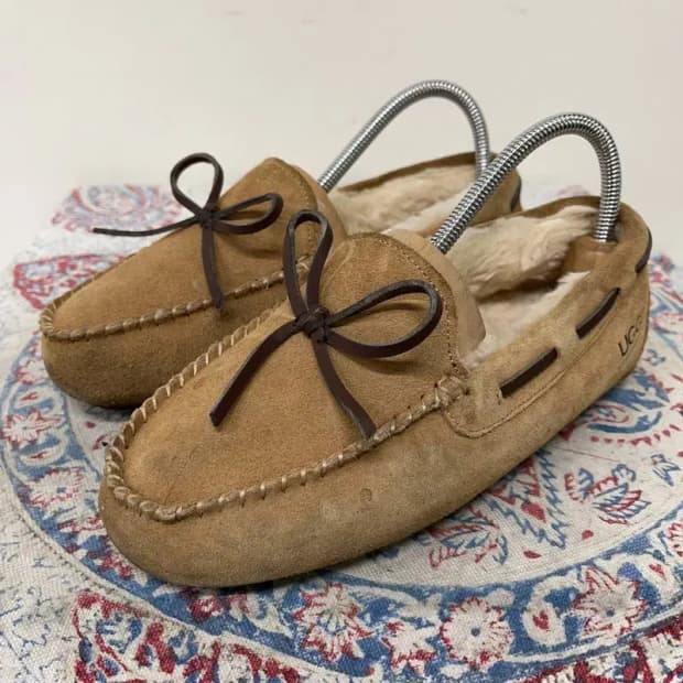 어그 UGG 다코타 양털 모카신 슬립온 EU36 E00759