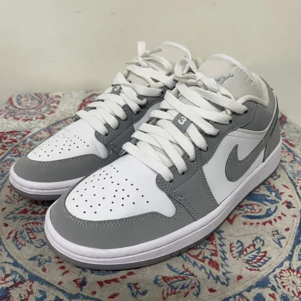 나이키 에어 조던 1 로우 울프 그레이 스니커즈 235 E00764