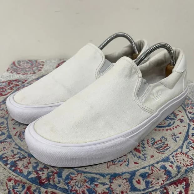 아디다스 코트레일리 슬립온 스니커즈 270 E00800