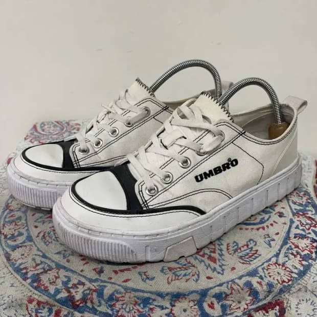 엄브로 토비 플라이트 스니커즈 260 E00945