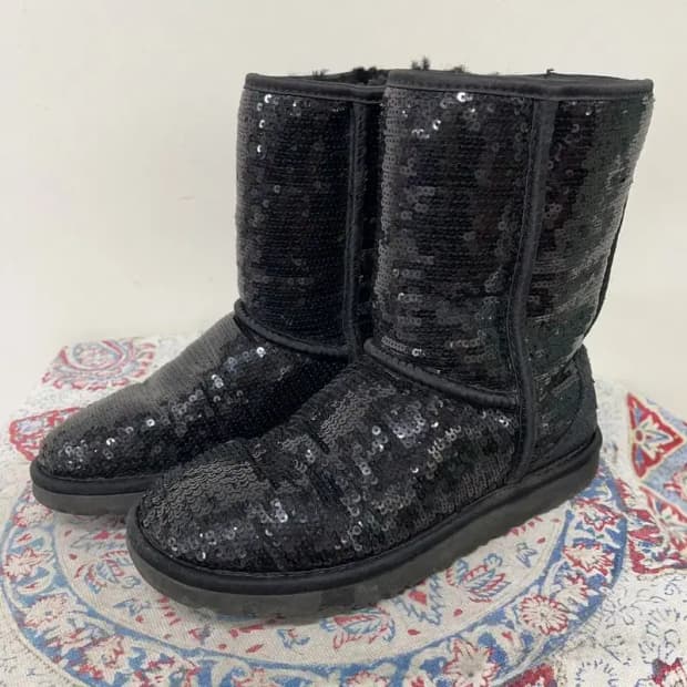 UGG 클래식 숏 스팽글 세퀸부츠 어그부츠 230 E01002