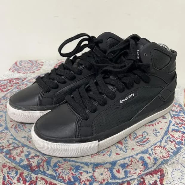 디스커버리 익스페디션 스니커즈 230 E01011