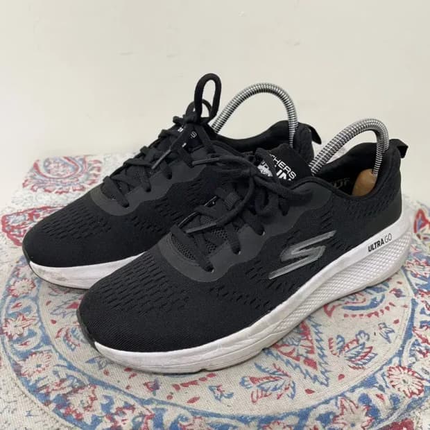 스케쳐스 고 런 엘리베이트 메모리폼 운동화 캐주얼화 235 E01023