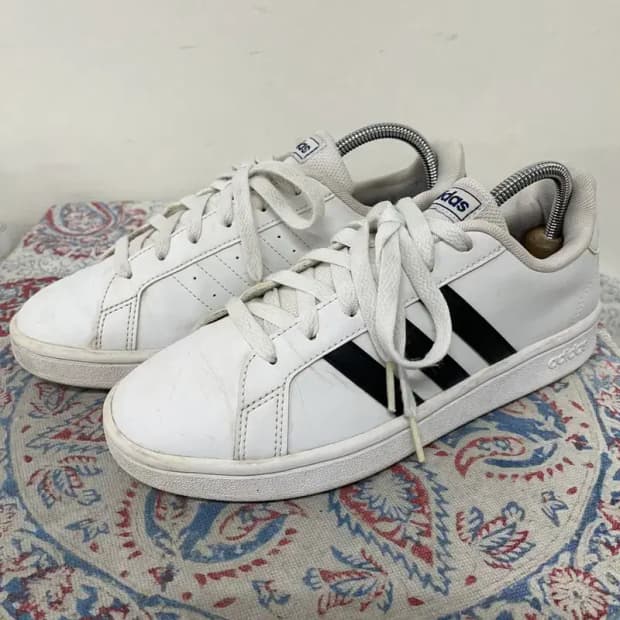 아디다스 그랜드코트 베이스 스니커즈 240 E01065