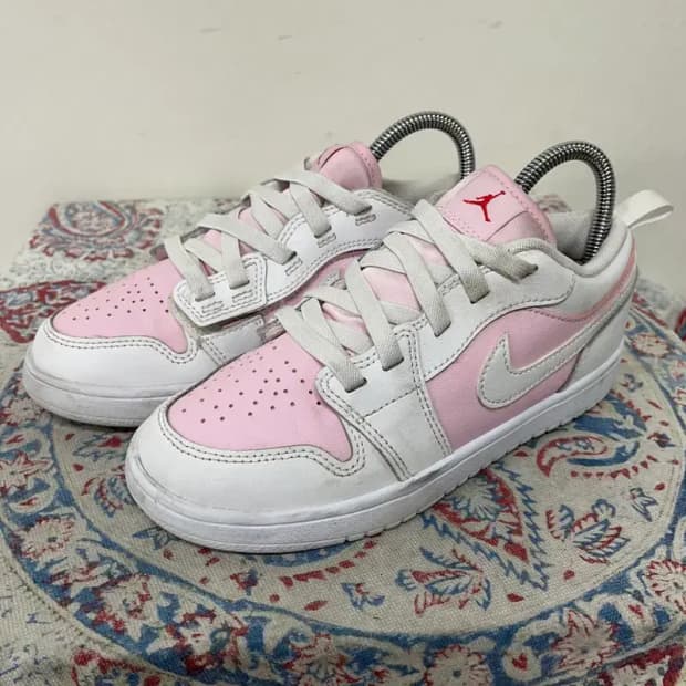 나이키 에어조던 1 로우 핑크 스니커즈 220 E01087