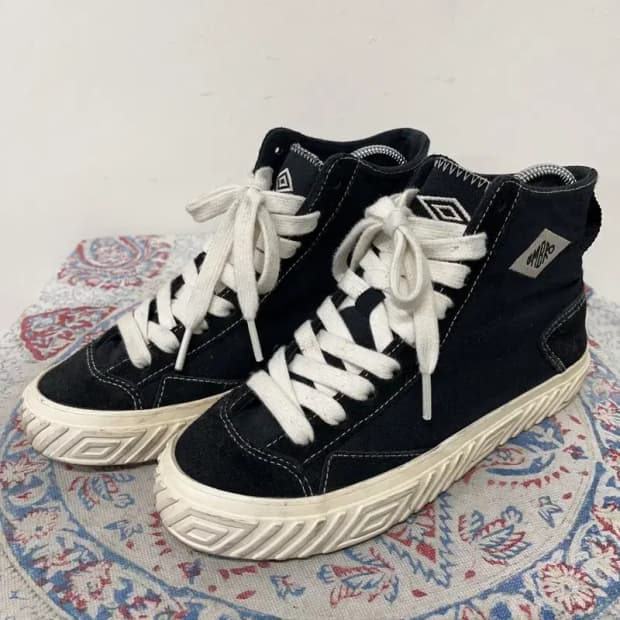 엄브로 더비스타 하이 스니커즈 운동화 230 E01198