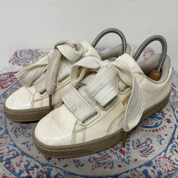 푸마 바스켓 하트 페이턴트 스니커즈 운동화 220 E01211