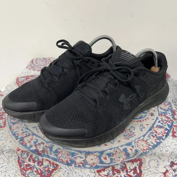 언더아머 UA 마이크로 G 퍼수트 러닝화 운동화 255 E01303