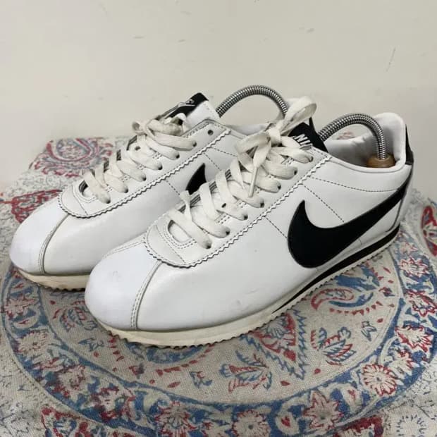 나이키 코르테즈 흰검 스니커즈 260 E01373