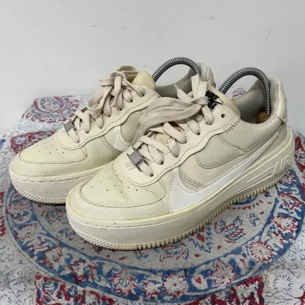 나이키 에어포스1 플랫폼 스니커즈 240 E01420